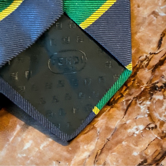 Fabulous Classic Fendi Cravatte Tie. Pure silk Handmade in Italy Grn/blu/yellow - Picture 6 of 7